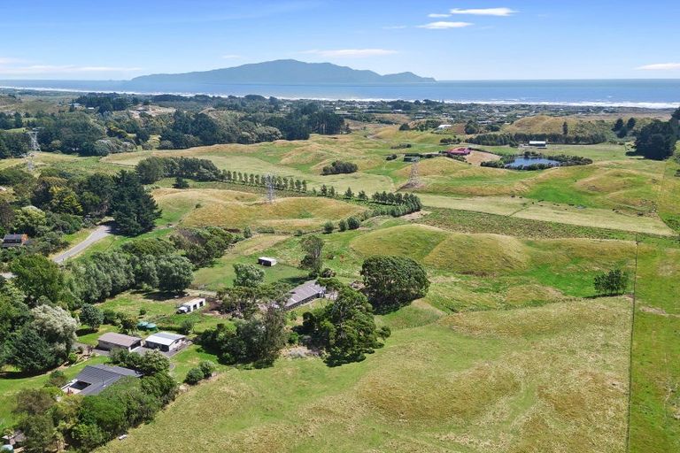 Photo of property in 82 Gary Road, Peka Peka, Otaki, 5581