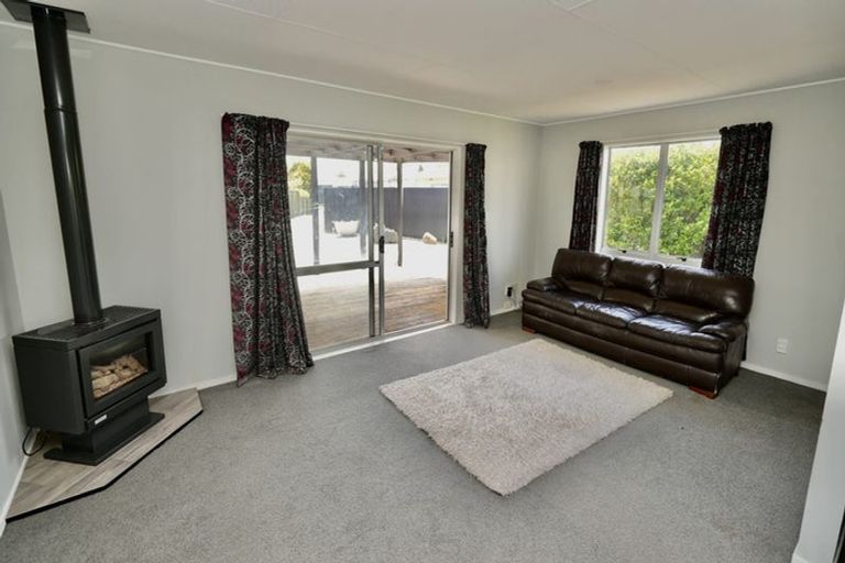 Photo of property in 34 Acacia Street, Kelvin Grove, Palmerston North, 4414