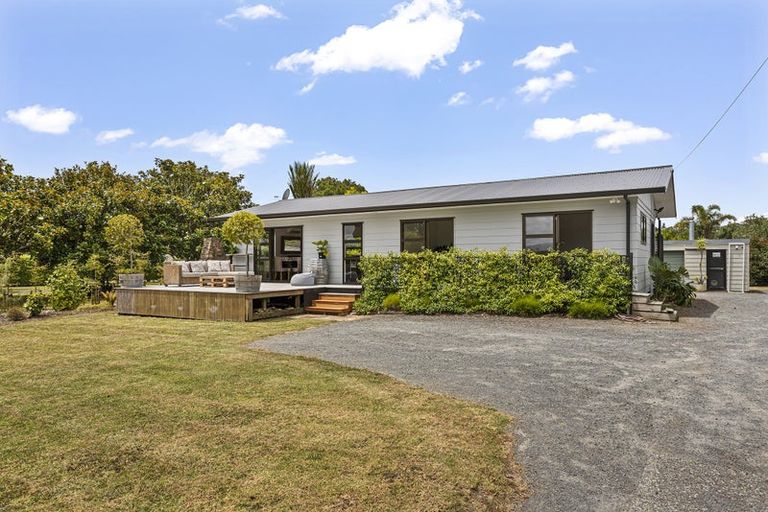Photo of property in 76 Shaw Road, Oratia, Auckland, 0604