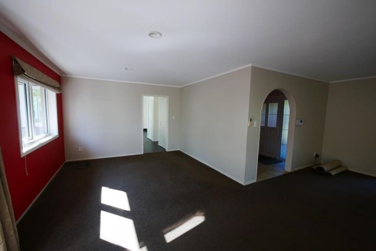 Photo of property in 14 Donzella Place, Conifer Grove, Takanini, 2112