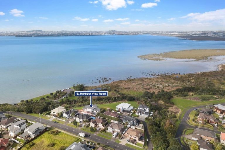 Photo of property in 51 Harbour View Road, Te Atatu Peninsula, Auckland, 0610