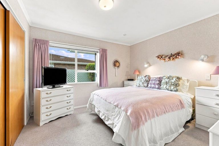 Photo of property in 6 Waharua Place, Tawhero, Whanganui, 4501