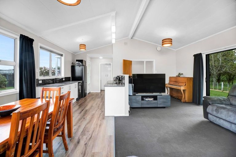 Photo of property in 10 Karaka Street, Inglewood, 4330