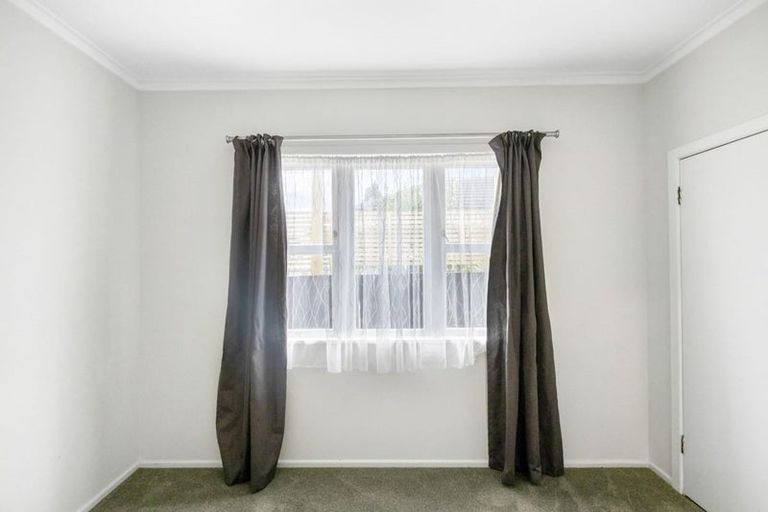 Photo of property in 12 Albert Road, Kelston, Auckland, 0602