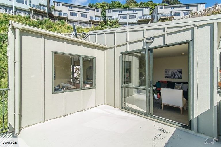 Photo of property in 3/19 Onslow Road, Khandallah, Wellington, 6035