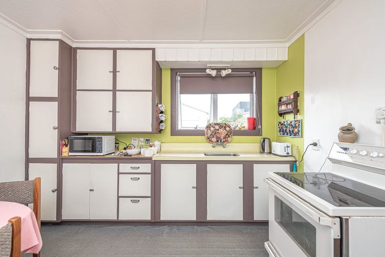 Photo of property in 22 Egmont Street, Castlecliff, Whanganui, 4501