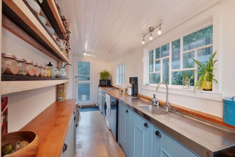 Photo of property in 20 Hawkhurst Road, Lyttelton, 8082