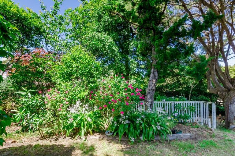 Photo of property in 72 Glen Road, Raumati South, Paraparaumu, 5032