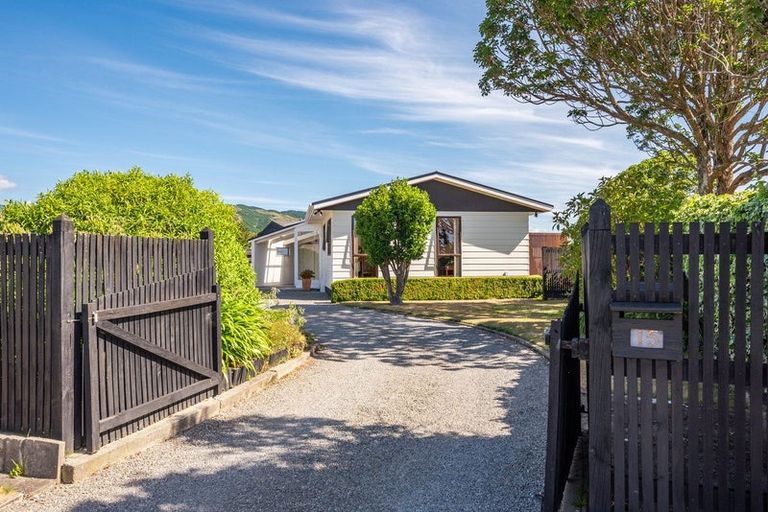 Photo of property in 15 Kanawa Street, Waikanae, 5036