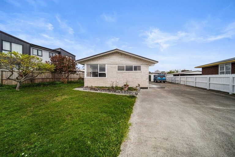 Photo of property in 4 Convair Crescent, Mangere, Auckland, 2022