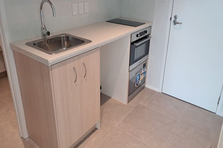 Photo of property in 2e/30 Westward Ho, Glen Eden, Auckland, 0602