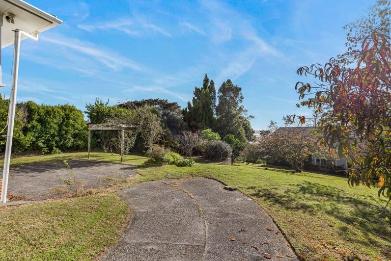 Photo of property in 15 Murray Road, Te Atatu Peninsula, Auckland, 0610