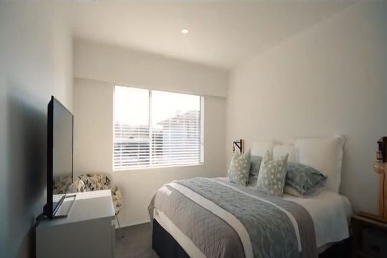 Photo of property in 1/9 Paruru Avenue, Northcote, Auckland, 0627