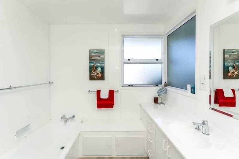 Photo of property in 107 Govett Avenue, Frankleigh Park, New Plymouth, 4310