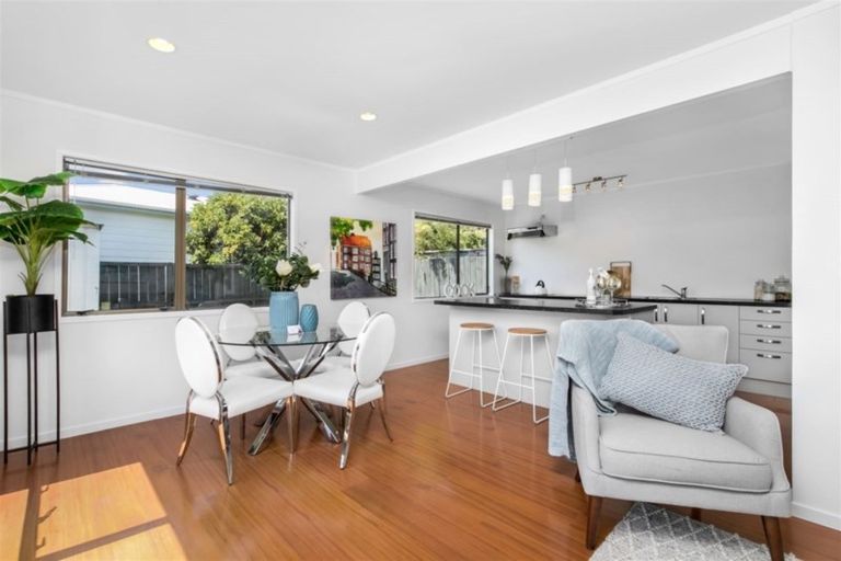 Photo of property in 2/327 Bucklands Beach Road, Bucklands Beach, Auckland, 2012