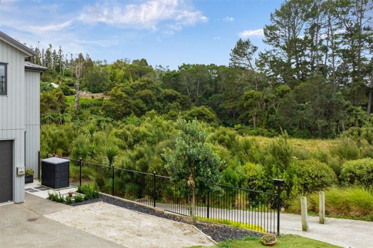 Photo of property in 11 Kaimai Avenue, Massey, Auckland, 0614