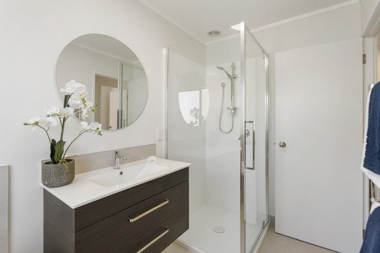 Photo of property in 50b Mirrabooka Avenue, Botany Downs, Auckland, 2010