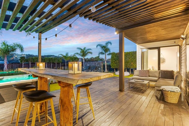 Photo of property in 8 Korako Drive, Kumeu, 0810