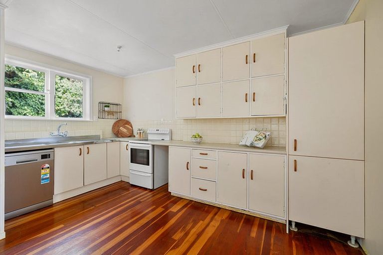 Photo of property in 1a Ward Place, Marfell, New Plymouth, 4310