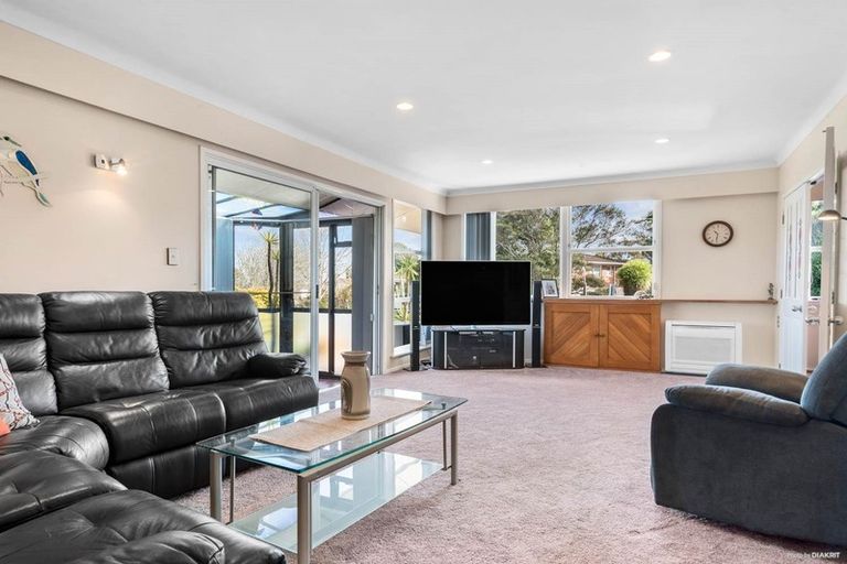 Photo of property in 20 Valley View Road, Glenfield, Auckland, 0629