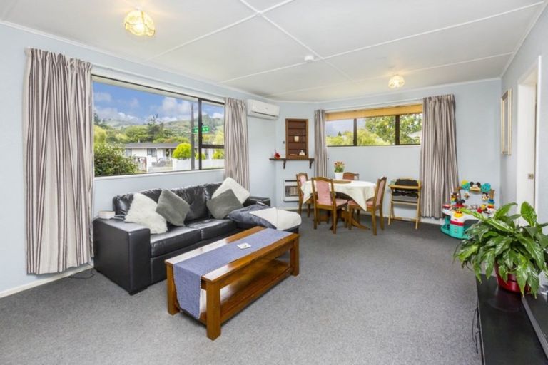 Photo of property in 2/6 Gemstone Drive, Birchville, Upper Hutt, 5018