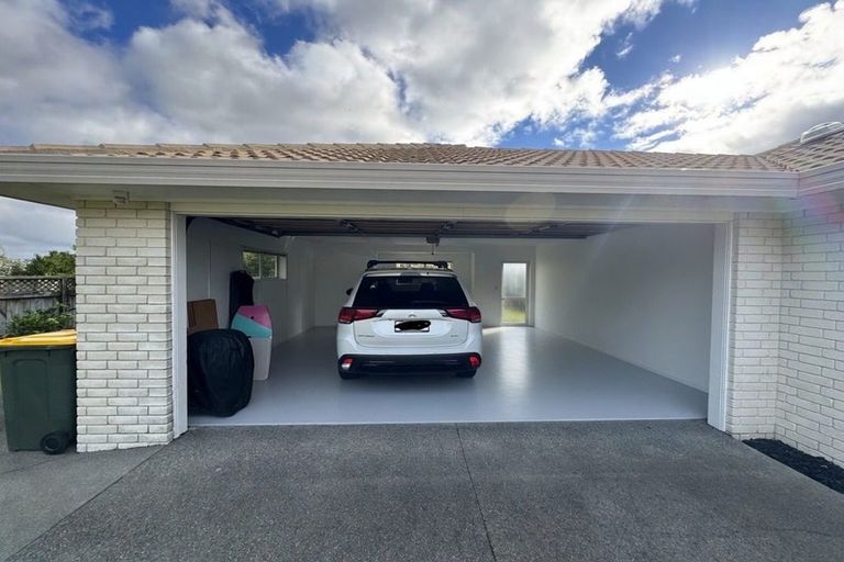 Photo of property in 23 Chalmers Close, Orewa, 0931