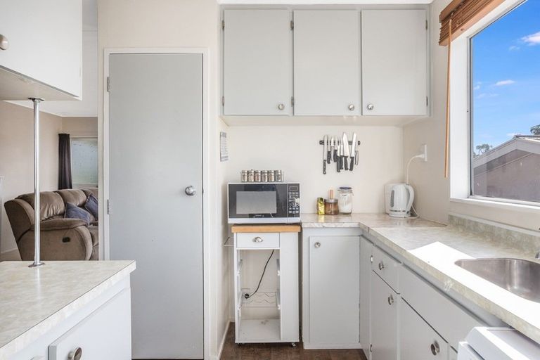 Photo of property in 100 Omapere Street, Whitby, Porirua, 5024