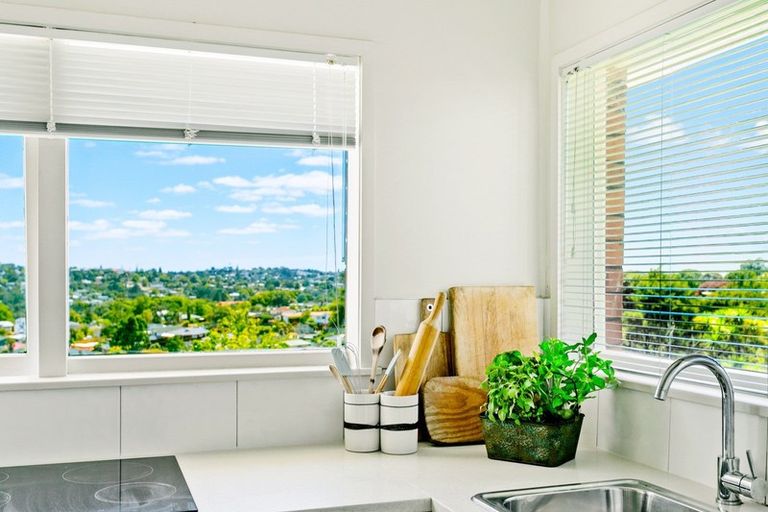 Photo of property in 2/23 Seaview Road, Glenfield, Auckland, 0629