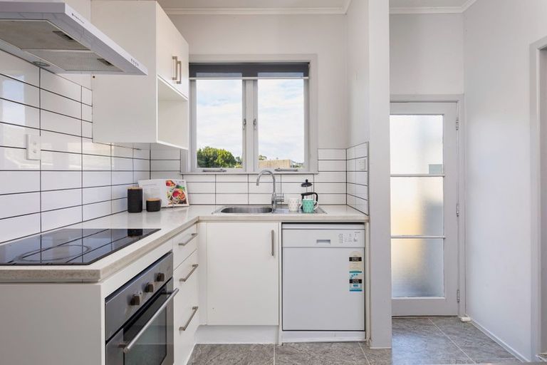 Photo of property in 4040 Great North Road, Glen Eden, Auckland, 0602