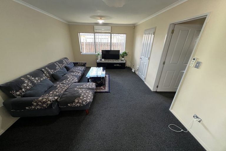 Photo of property in 1/415 Roscommon Road, Clendon Park, Auckland, 2103