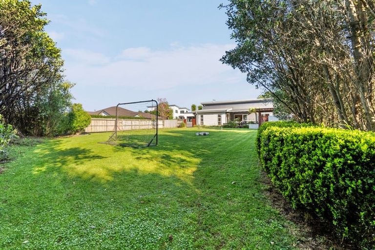 Photo of property in 23 Heta Road, Highlands Park, New Plymouth, 4312