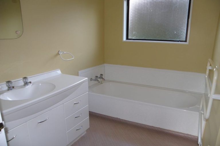 Photo of property in 3 Atarau Grove, Paraparaumu, 5032