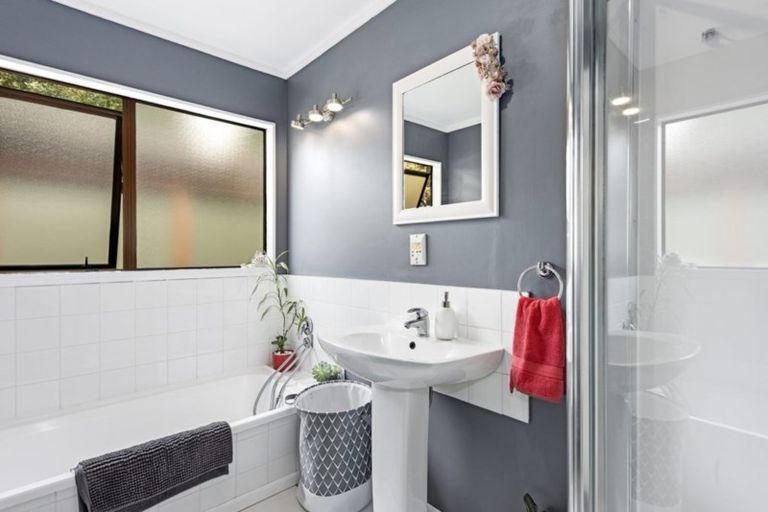 Photo of property in 92c Kamahi Street, Stokes Valley, Lower Hutt, 5019