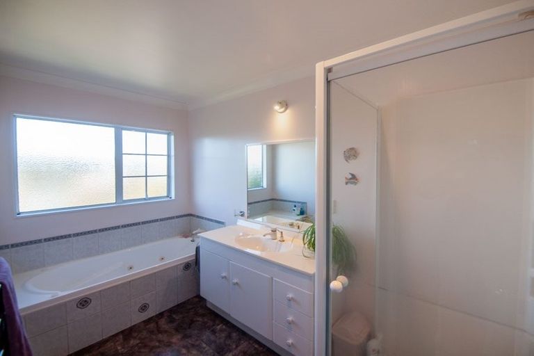 Photo of property in 143 Westchester Drive, Churton Park, Wellington, 6037