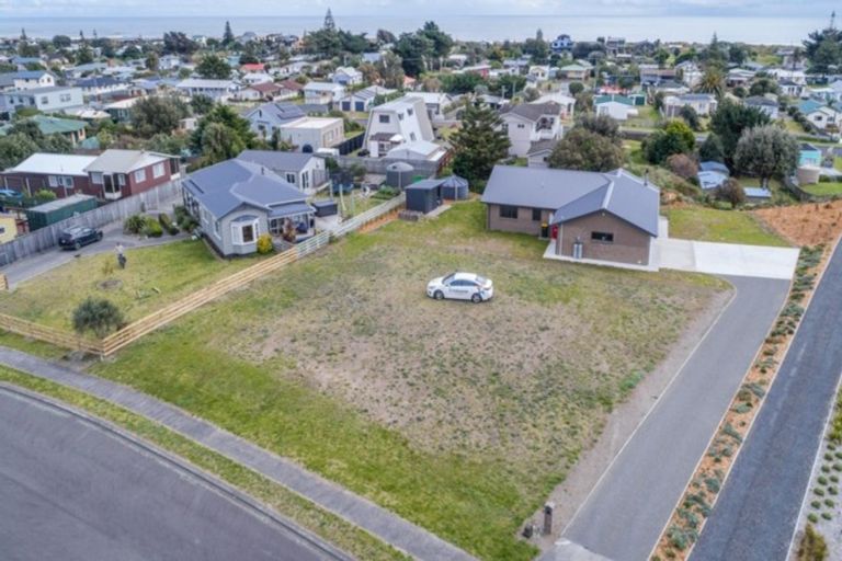 Photo of property in 14 Taonui Street, Waitarere Beach, Levin, 5510