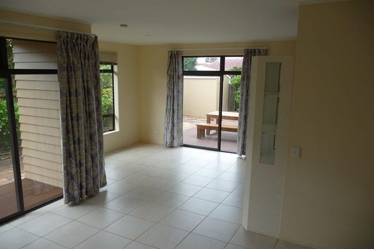 Photo of property in 2 Miraka Place, Birkenhead, Auckland, 0626