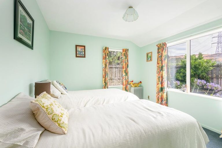 Photo of property in 24 Wendy Place, Heathcote Valley, Christchurch, 8022