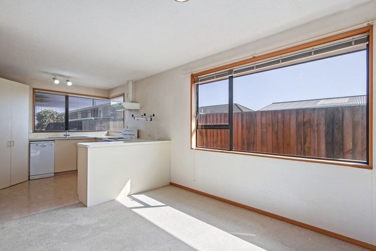 Photo of property in 2/24 Woodbury Street, Avonhead, Christchurch, 8042