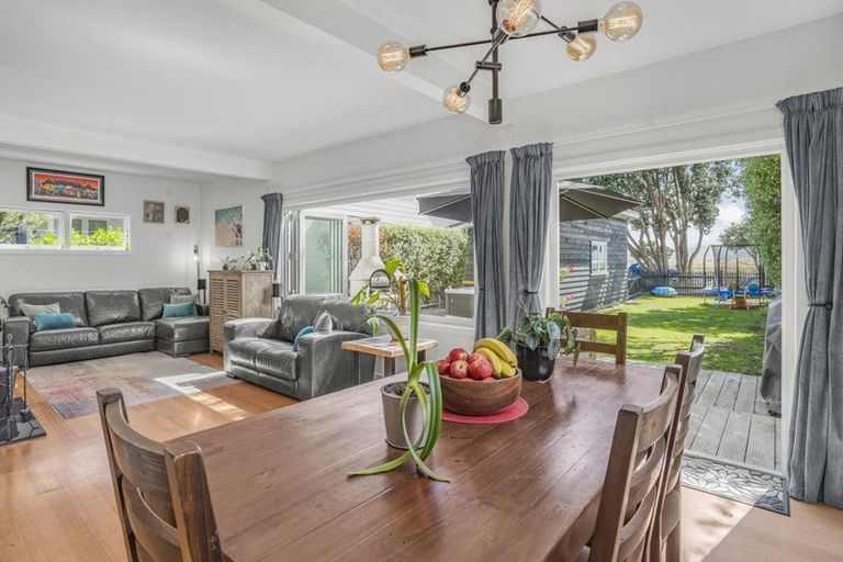 Photo of property in 25 Marine Parade, Eastbourne, Lower Hutt, 5013