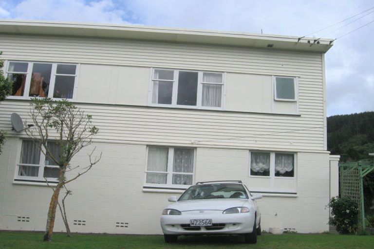 Photo of property in 4 Davidson Crescent, Tawa, Wellington, 5028