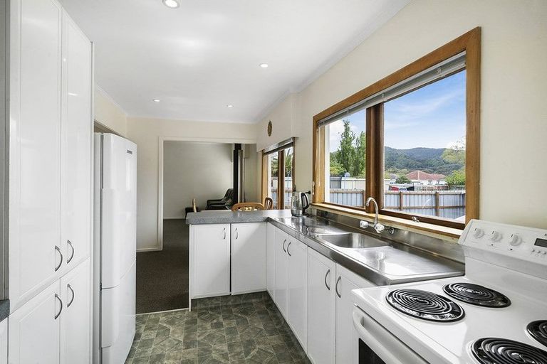 Photo of property in 140 Wainuiomata Road, Wainuiomata, Lower Hutt, 5014