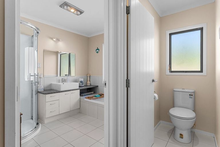 Photo of property in 11 Lupis Way, Kaiwaka, 0573