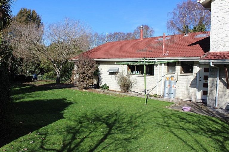 Photo of property in 27 Woodford Terrace, Ilam, Christchurch, 8053