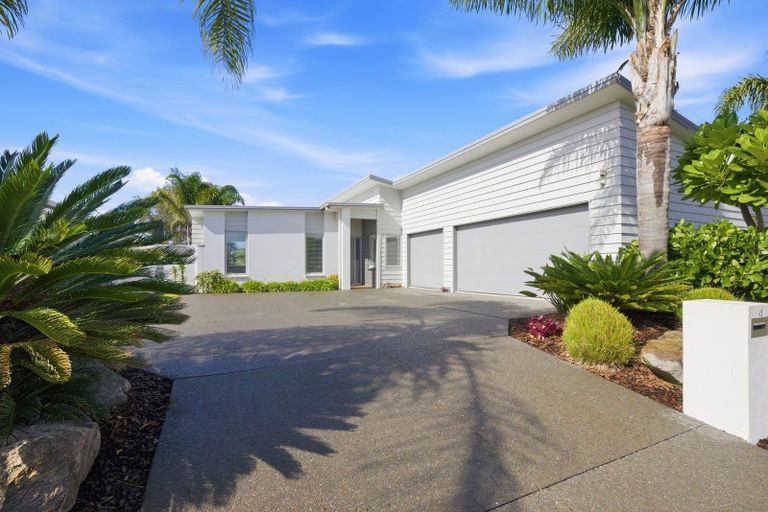 Photo of property in 42 Cassinia Close, Papamoa Beach, Papamoa, 3118