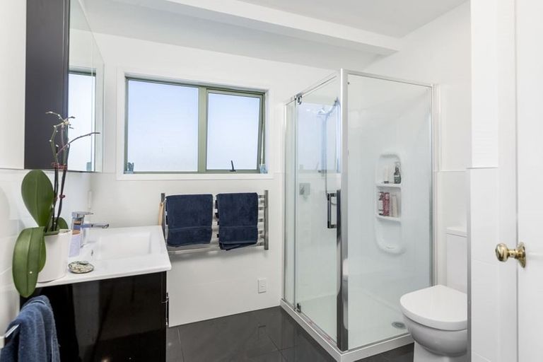 Photo of property in 2/287 Vipond Road, Stanmore Bay, Whangaparaoa, 0932