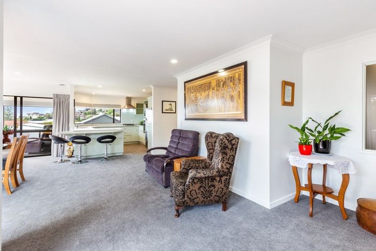 Photo of property in 4 Shera Street, Acacia Bay, Taupo, 3330