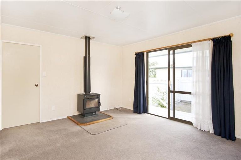 Photo of property in 35 Peter Hall Drive, Kelvin Grove, Palmerston North, 4414