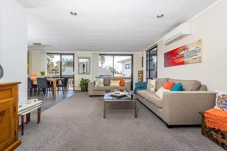 Photo of property in 30 Caribbean Drive, Unsworth Heights, Auckland, 0632