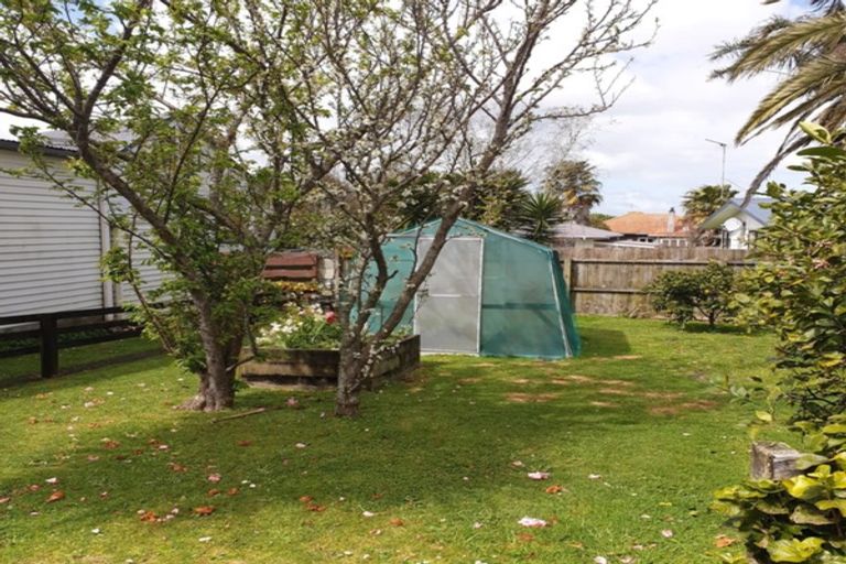Photo of property in 7b Edgewater Parade, Waiuku, 2123