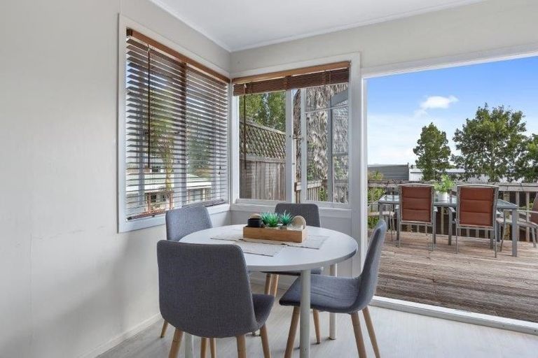 Photo of property in 1/238 Sunset Road, Windsor Park, Auckland, 0632